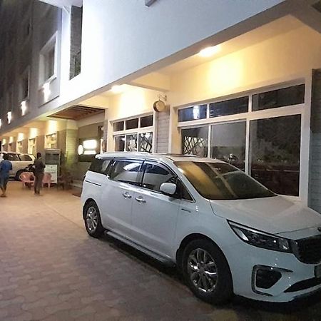 ולאנגני Hotel Golden Sand מראה חיצוני תמונה